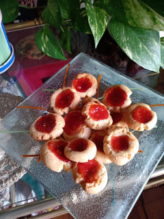 Una foto de Pepas de mascabo y dulce de ciruela