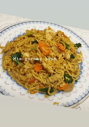 Foto resep Mie goreng ayam solaria