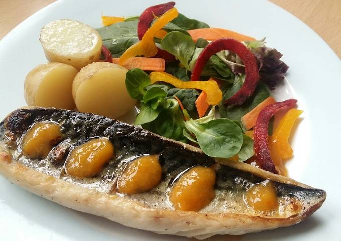 Vickys Mackerel with New Potatoes & Apricot Sauce GF DF EF SF NF