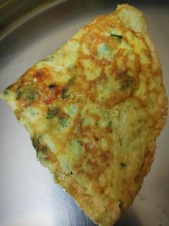 अंड्याचा ऑमलेट (egg omlet recipe in marathi) रेसिपी चे मुख्य फोटो