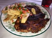 Una foto de salsa guineo