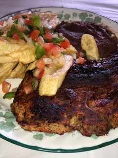Una foto de Chuleta a la plancha con salsa barbacoa…