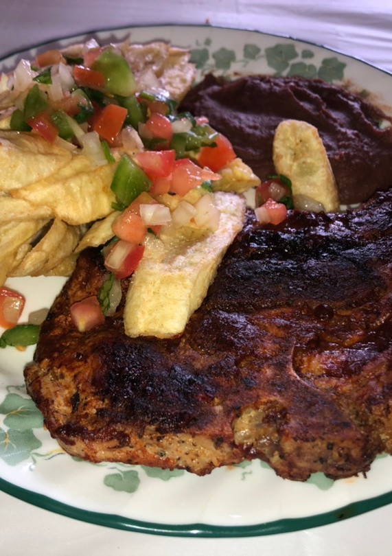 Una foto de Chuleta a la plancha con salsa barbacoa…