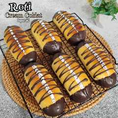 A picture of Roti cream coklat.