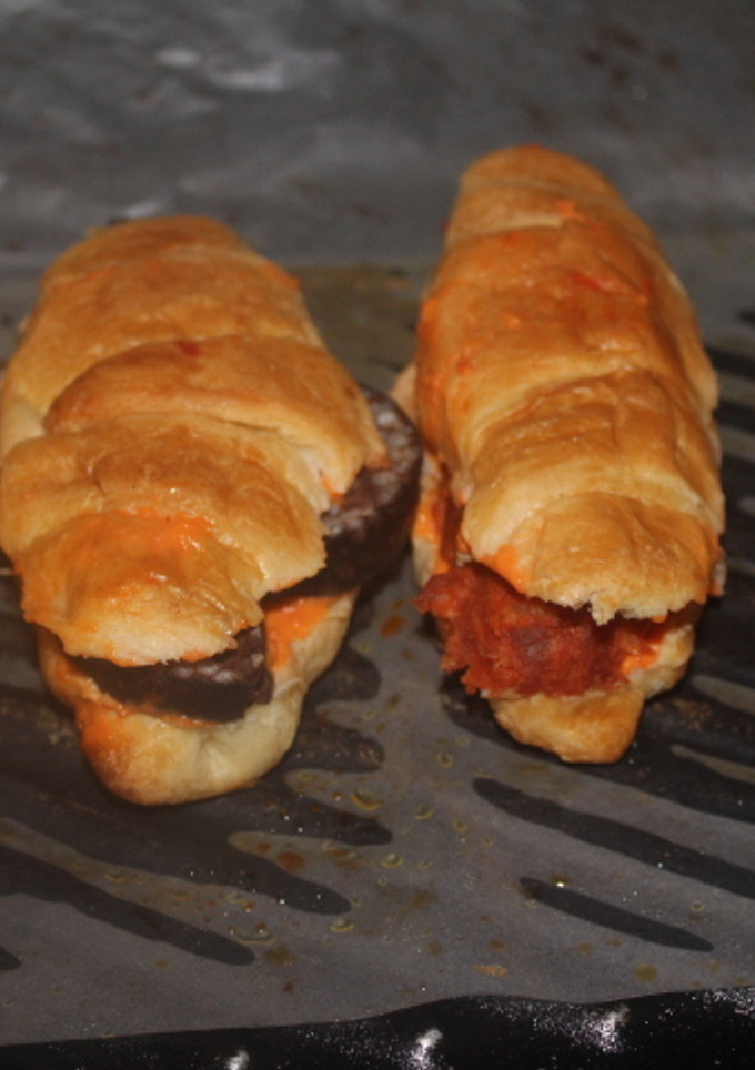 Una foto de Panecillos de leche con chorizo y morcilla