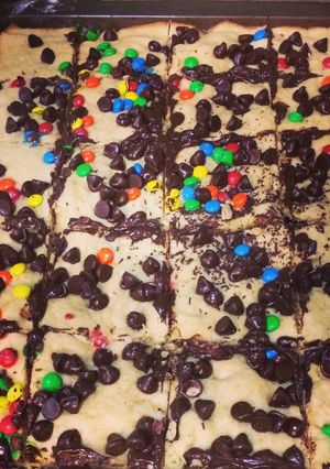 Una foto de Brownies rubios con chispas y m&m's