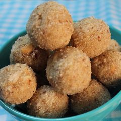 A picture of Coconut Rava Laddoo.
