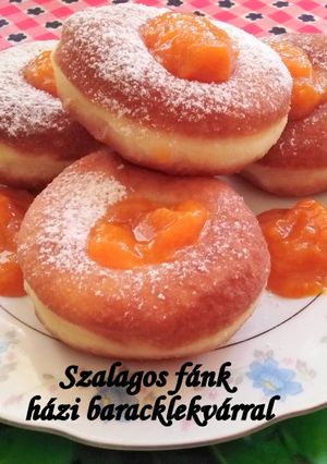 Szalagos fánk, házi baracklekvárral recept fotója