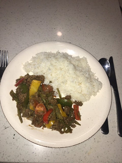 Una foto de Salteado de verduras con carne molida