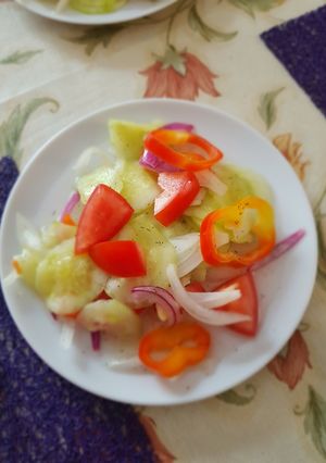 Tavaszi finom saláta Hajni módra recept fotója