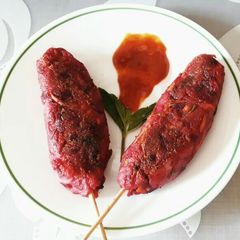 A picture of Beetroot kebabs.