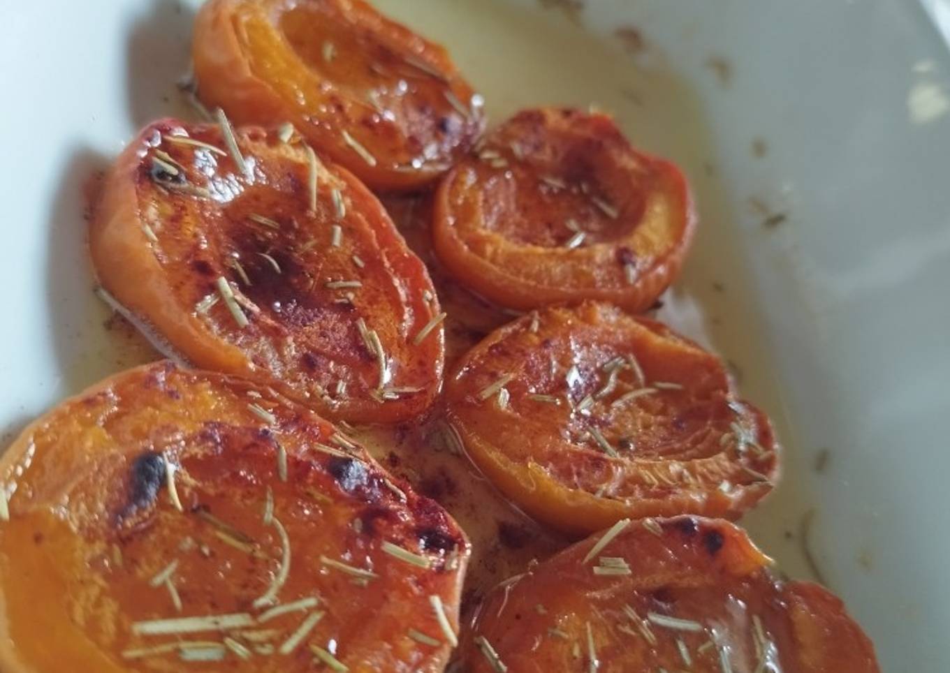 Abricots rôtis au romarin