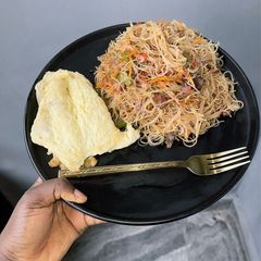 A picture of Rice Stick Noodles with Chicken and Vegetables.