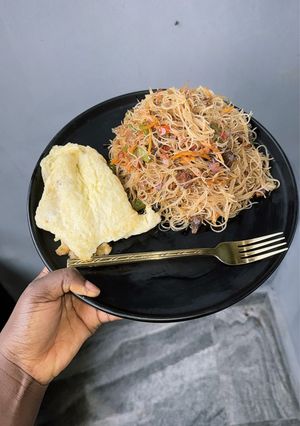 A picture of Rice Stick Noodles with Chicken and Vegetables.