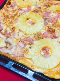 Una foto de Pizza🍕 Hawaiana 🍍con Masa de avena 🍕🍷