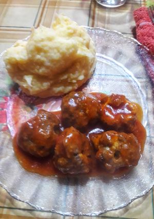 Una foto de Puré de papa y zapallo con albóndigas rellenas de queso