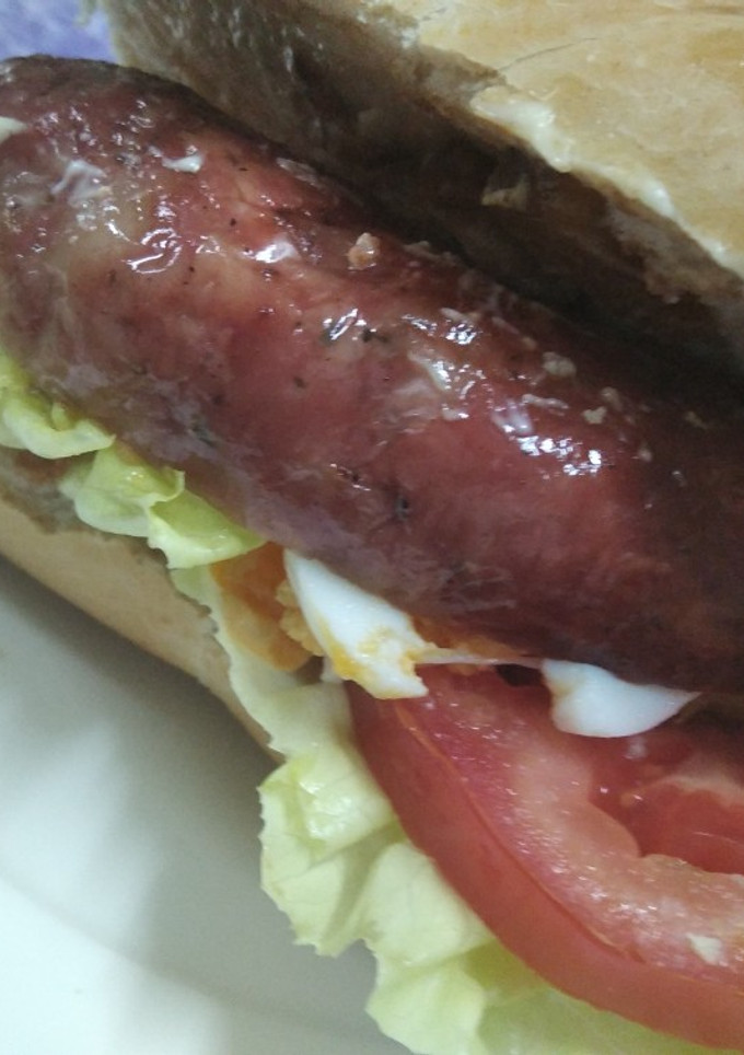 Una foto de Chorizo al pan o sándwich de chorizo😉