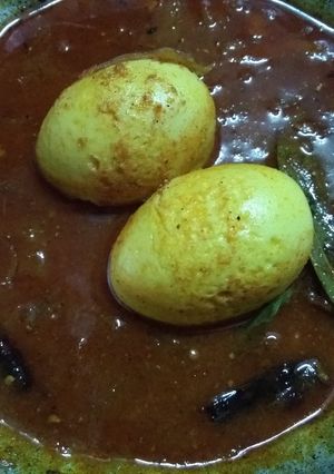 A picture of Egg curry.