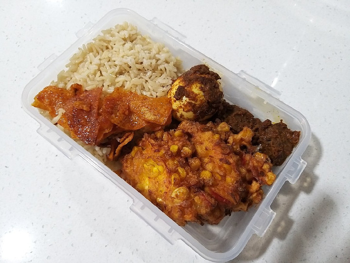 Anti Ribet, Membuat Nasi lemak/uduk rice cooker + bakwan jagung (bekal makan siang) Kekinian