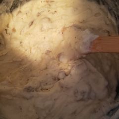 A picture of Garlic Mashed Potatoes.