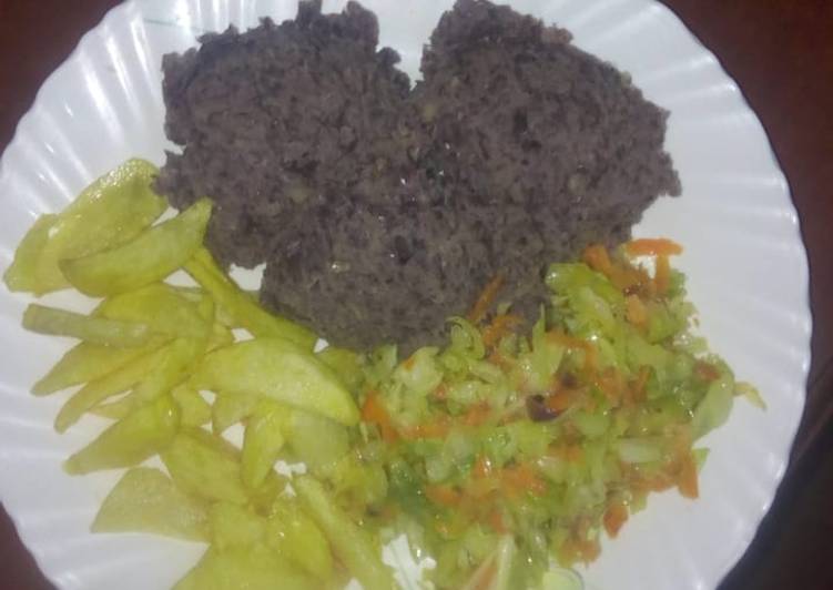 How to Prepare Quick Sweet Smashed njahi and banana with steamed cabbage and fries