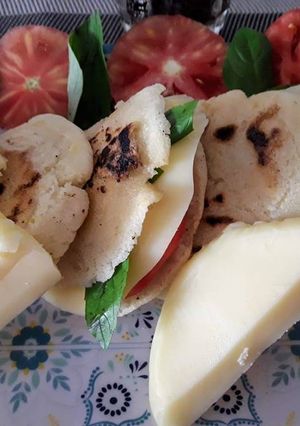 Una foto de Arepas Venezolanas a lo Carmelita