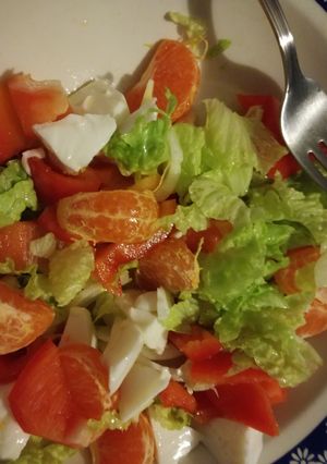 Una foto de Ensalada tropical con naranja