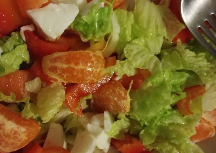 Ensalada tropical con naranja