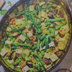 A picture of Spicy Green Curry with Tofu.
