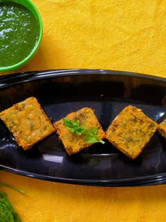 કોથમ્બીર વડી (Kothambir Vadi Recipe In Gujarati) રેસીપી મુખ્ય ફોટો