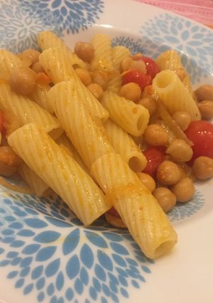 Foto di Insalata di pasta pomodorini e ceci al curry