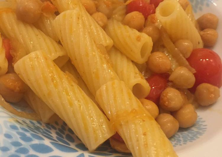 Insalata di pasta pomodorini e ceci al curry
