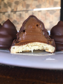 Una foto de Conitos de dulce de leche y chocolate