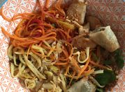 Une photo de sauce curcuma