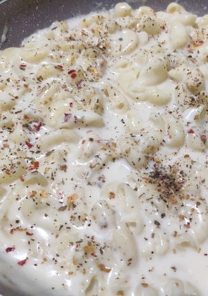 A picture of White Sauce Pasta.