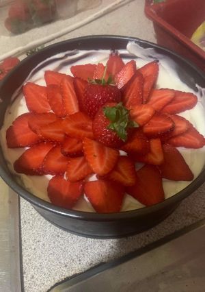 A picture of Easy Strawberry Cheesecake.