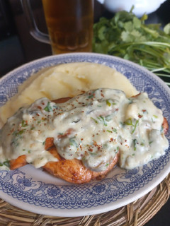 Una foto de Salmón a la plancha con salsa margarita