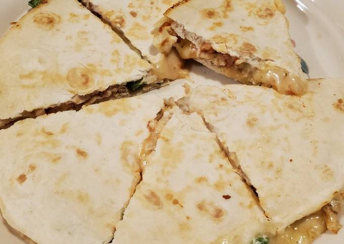 Simple Way to Prepare Homemade Jalapeño Chicken Quesadilla