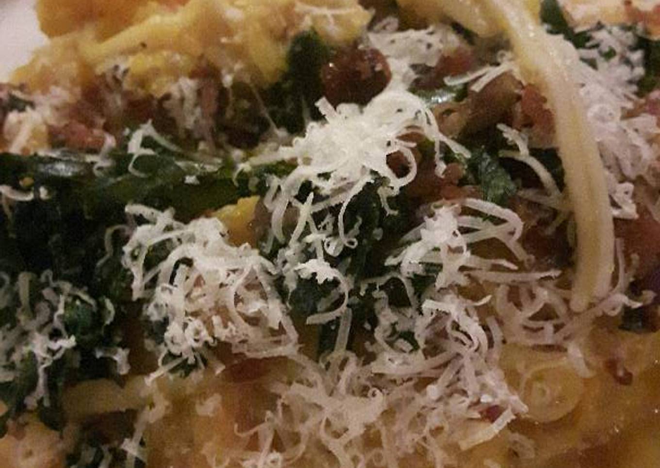 Butternut squash creamy pasta with kale & bacon topping