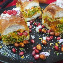 A picture of Dabeli.