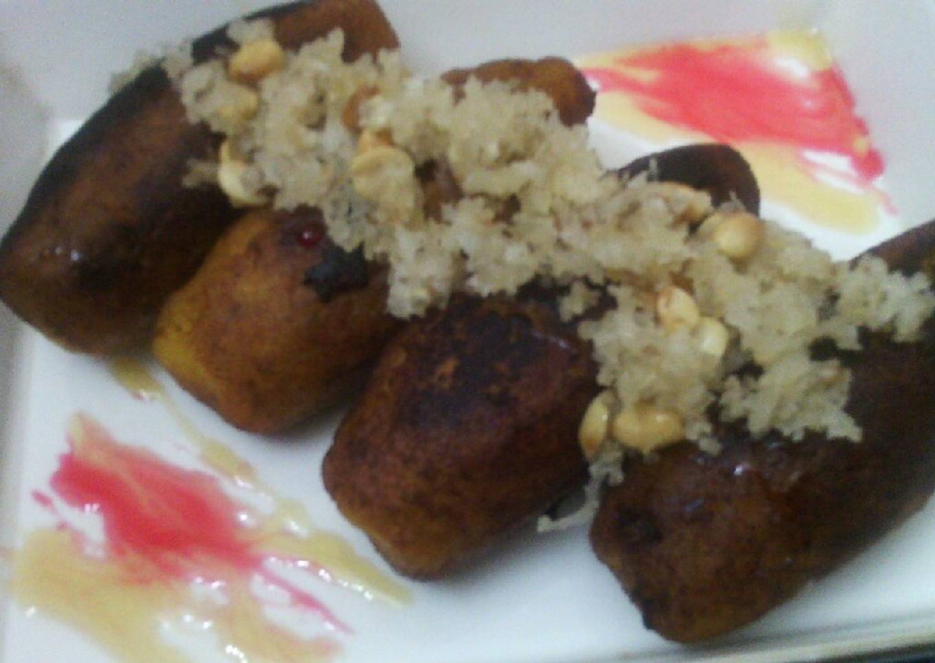 Cheese and peanuts stuffed banana pockets