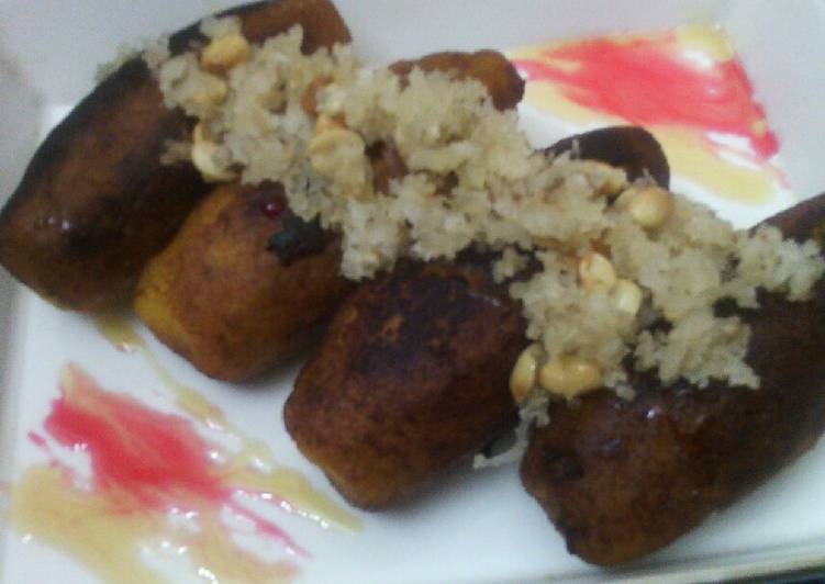 Recipe of Favorite Cheese and peanuts stuffed banana pockets