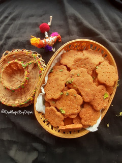 બેસન મઠરી (Besan Mathri Recipe in Gujarati) રેસીપી મુખ્ય ફોટો