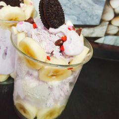 A picture of 5 minutes blueberry and banana dessert.