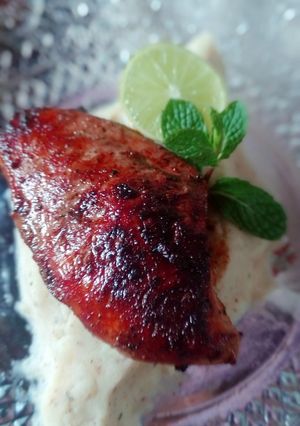 গার্লিক চিকেন স্টেক উইথ ম্যাসড পটেটো (Garlic chicken steak with mashed potato recipe in Bengali) রেসিপির প্রধান ছবি