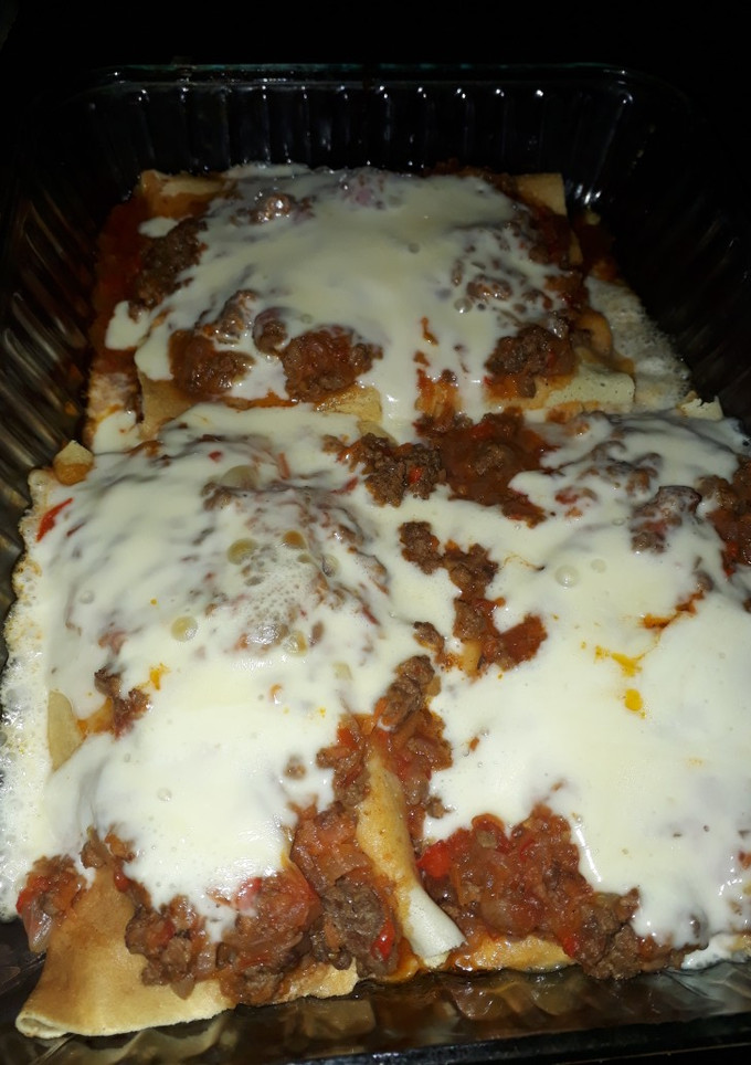 Una foto de CANELONES de ACELGA con SALSA BOLOÑESA