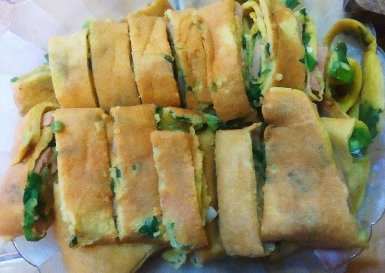 Langkah Mudah untuk Menyiapkan Egg roll sosis | sarapan simple check yang Enak Banget