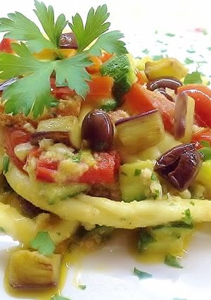 Foto di Filei calabresi con crema di salmone affumicato e verdure