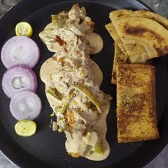 A picture of Grilled Chicken In White Pepper Sauce.