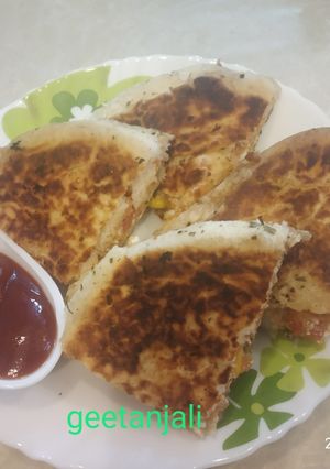 पनीर स्टफ्ड कुलचे (paneer stuffed kulche recipe in Hindi) रेसिपी मुख्य फोटो